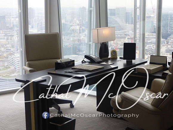 Shang Ri La Hotel Suite